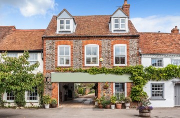 image of The Arch House, 38, High Street