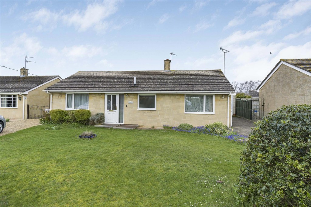 Cromwell Close, Chalgrove, Oxford, 3 bedroom, Bungalow Detached
