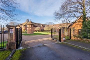 image of 10 Remenham Row, Wargrave Road