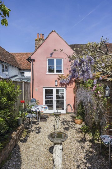 image of Pineapple Cottage, 40, Couching Street