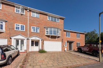 image of 16, Ravenscroft Road