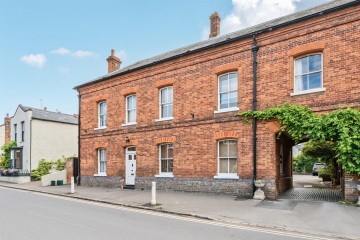 image of The Old Court House, 4, Couching Street