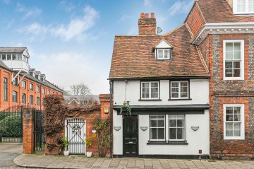 image of Red Cross Cottage, 51 New Street, Henley-On-Thames